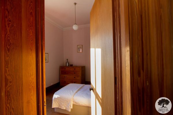 046-doorway_between_room_8_and_9