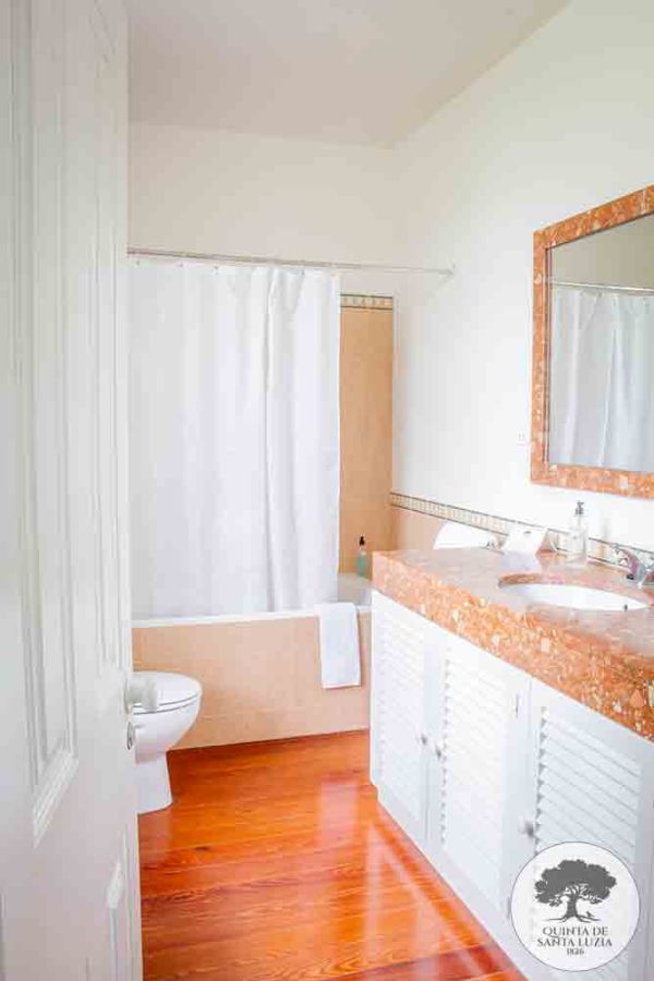 parsley-bathroom