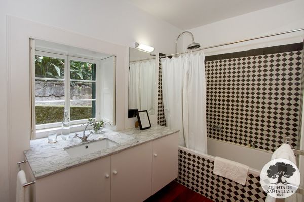 021_oregano_bathroom