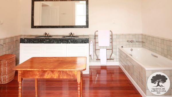 016_lavender_bathroom_shared_with_thyme